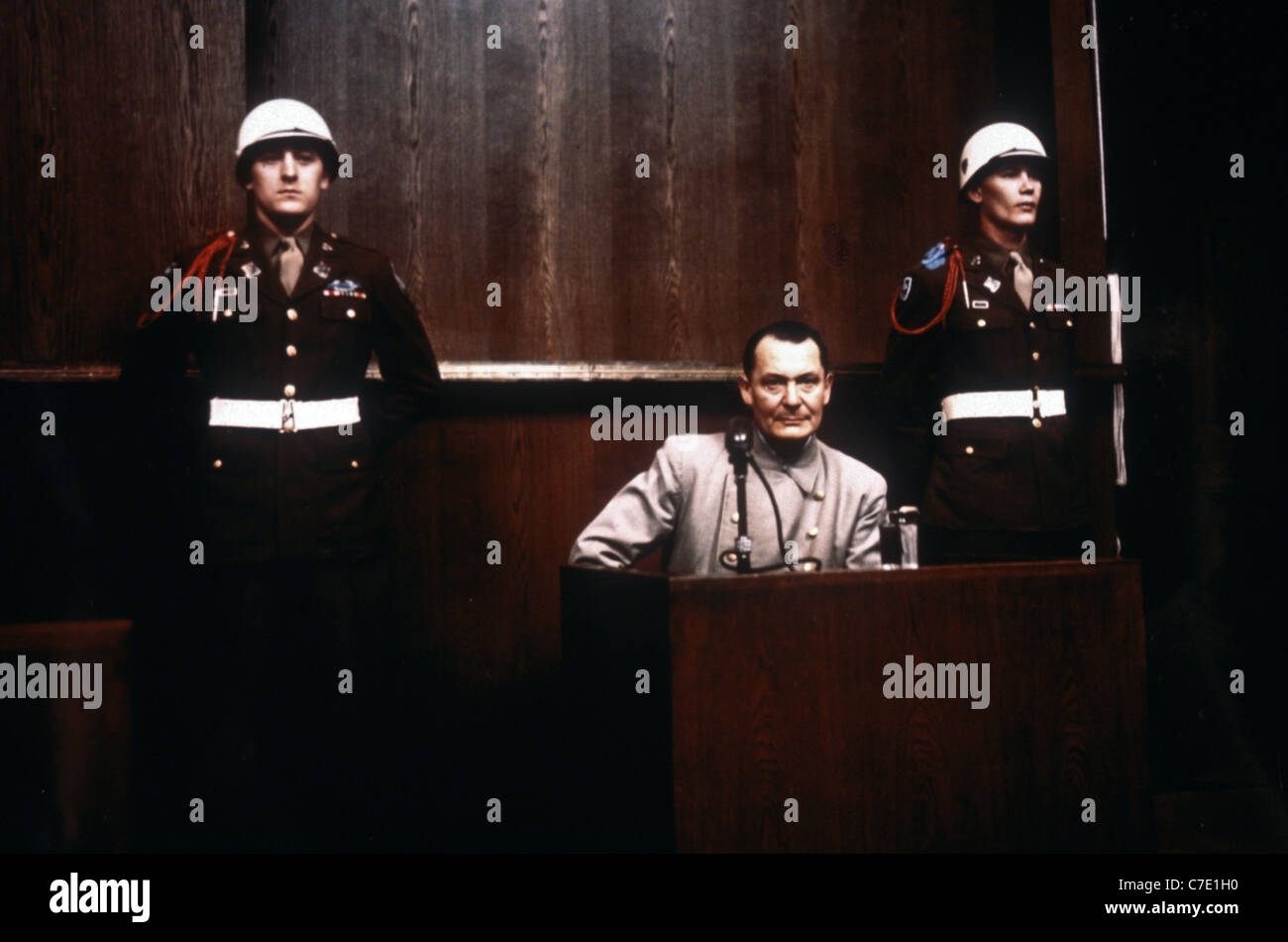 Deutscher Generalfeldmarschall Hermann Goering unter Bewachung während seiner Spur für Verbrechen gegen die Menschlichkeit Nürnberg. Stockfoto
