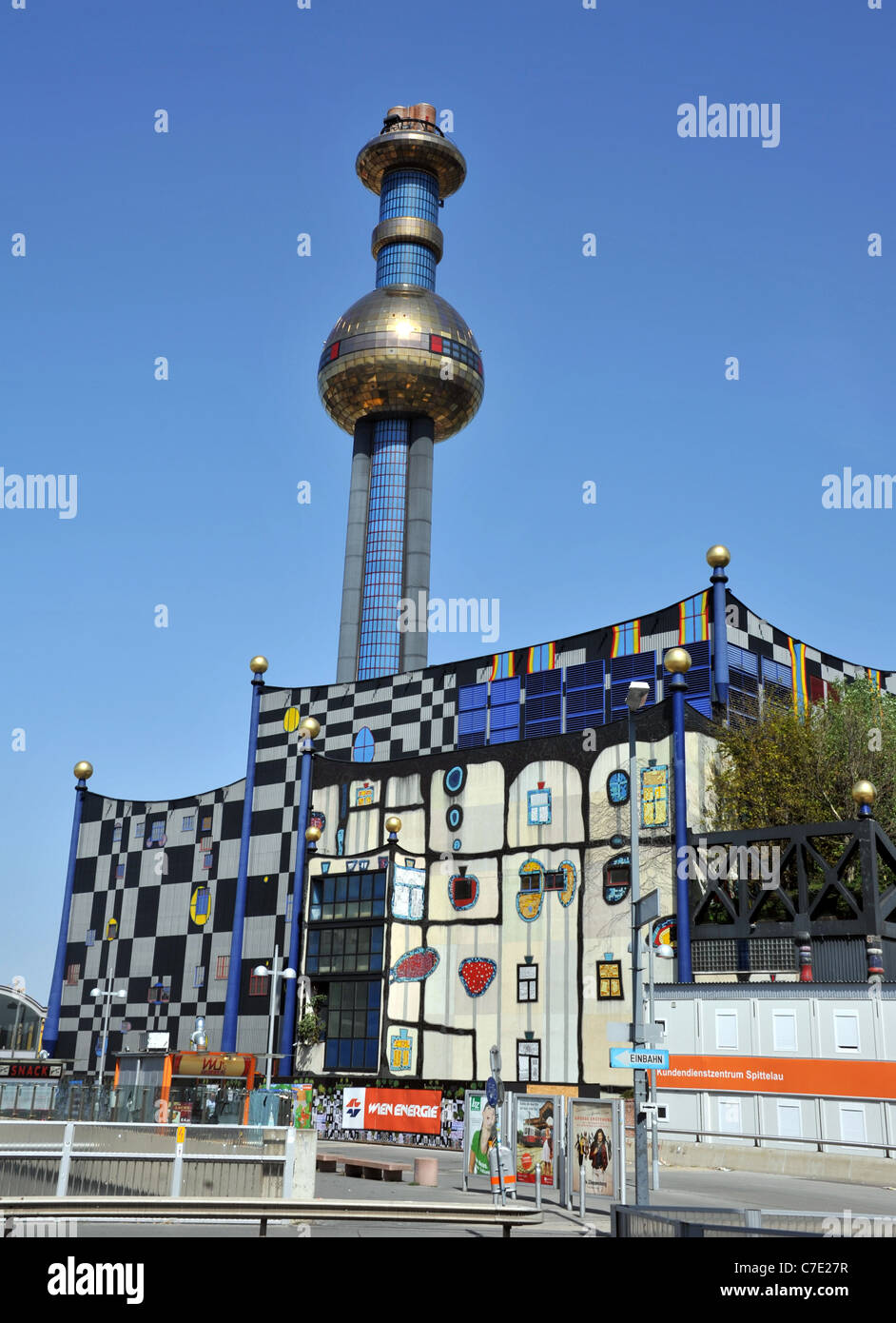 Die Müllverbrennungsanlage und Kraftwerk Hundertwasser-Kraftwerk in Spittelau, Wien, Österreich Stockfoto