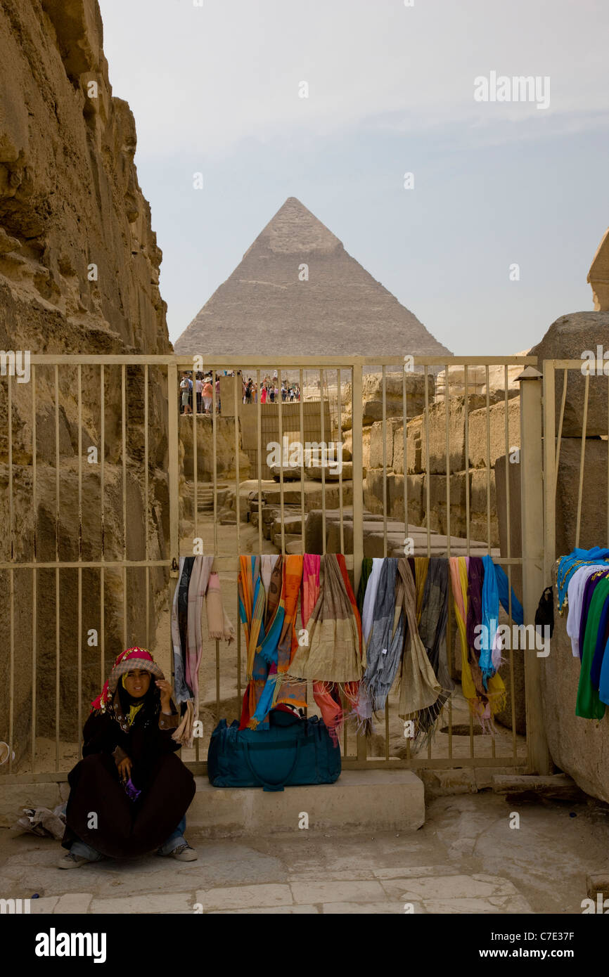 Verkauf von Souvenirs bei den Pyramiden von Gisa Stockfoto