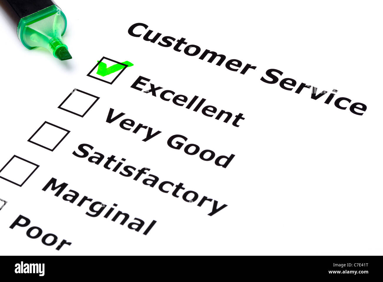 Kundenbefragung Service mit grünen Häkchen auf ausgezeichnet mit Filzstift. Stockfoto