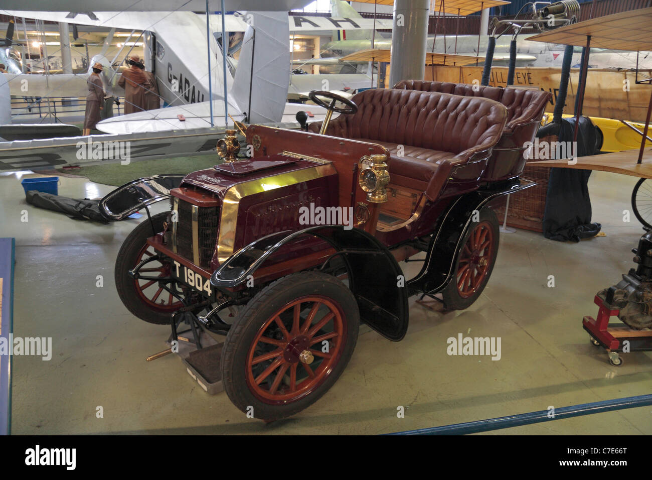 Imperial Tourenwagen auf dem Display in der Luft & Weltraumhalle des Museum der Wissenschaft & Industrie, Manchester, UK. Stockfoto
