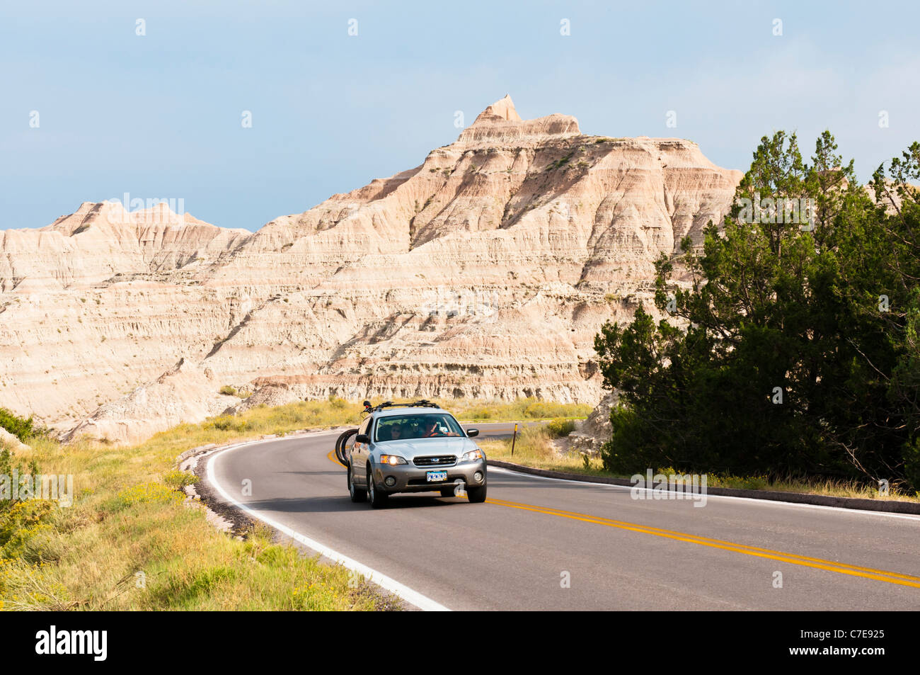 Touristen-Fahrt durch den Badlands National Park in South Dakota. Stockfoto