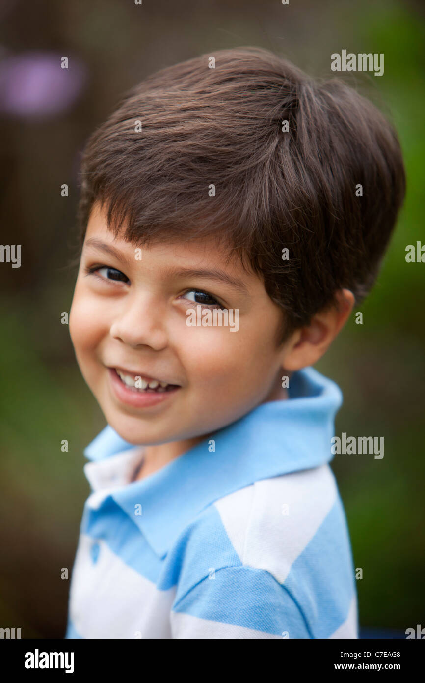 Portrait eines 4-jährigen Jungen Stockfoto