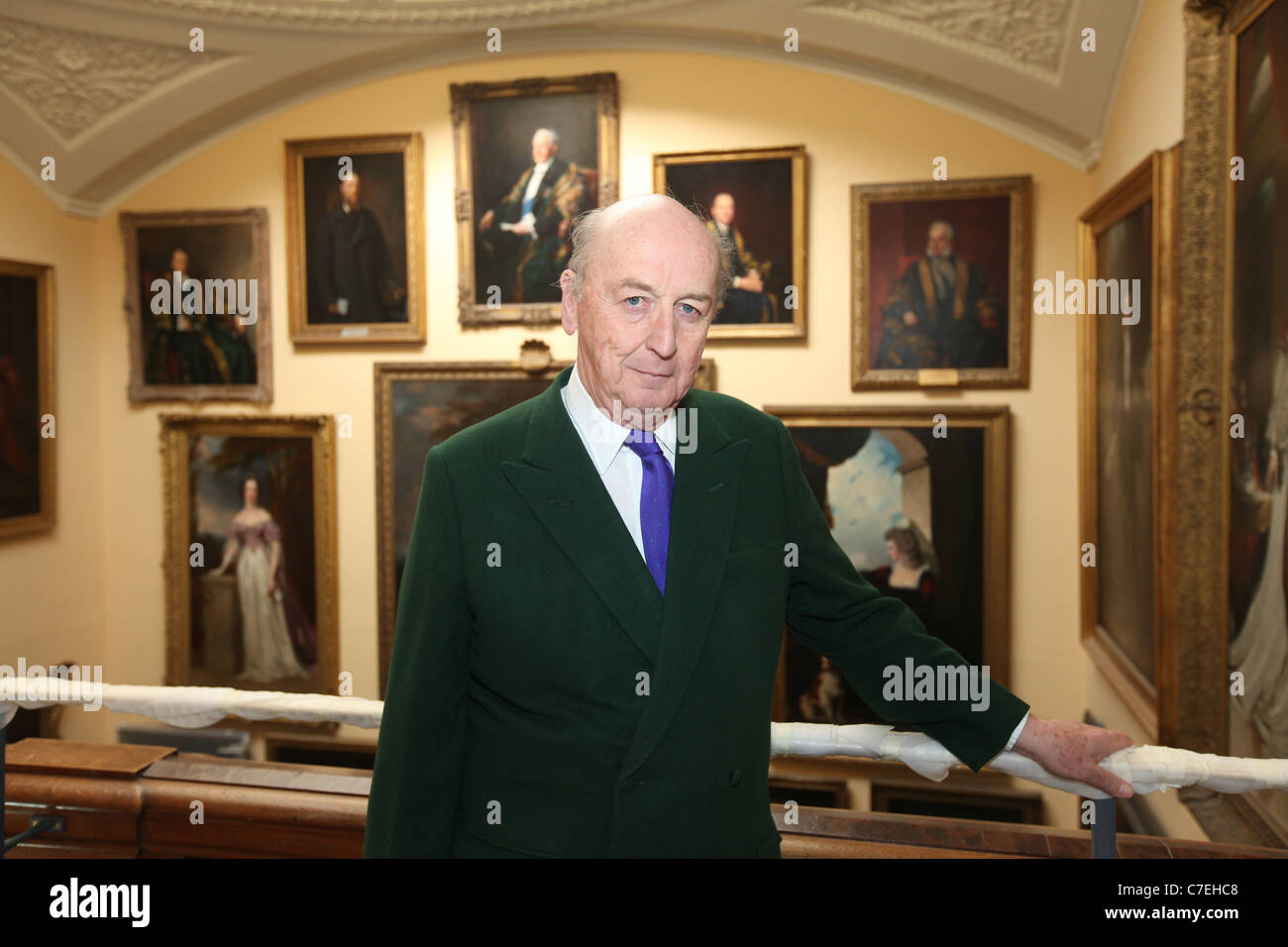 Chatsworth House in Derbyshire, das nach einem umfangreichen Facelift neu eröffnet. Abgebildet ist der Duke of Devonshire in der Halle. Stockfoto