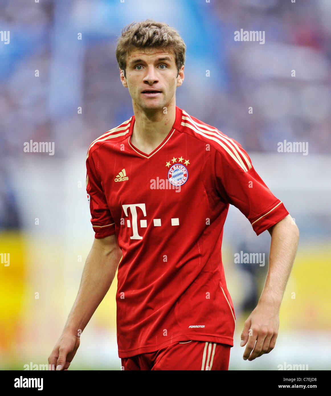 Thomas Müller (Müller) (FC Bayern München) in der deutschen Bundesliga-Spiel  Schalke 04 gegen FC Bayern München Stockfotografie - Alamy