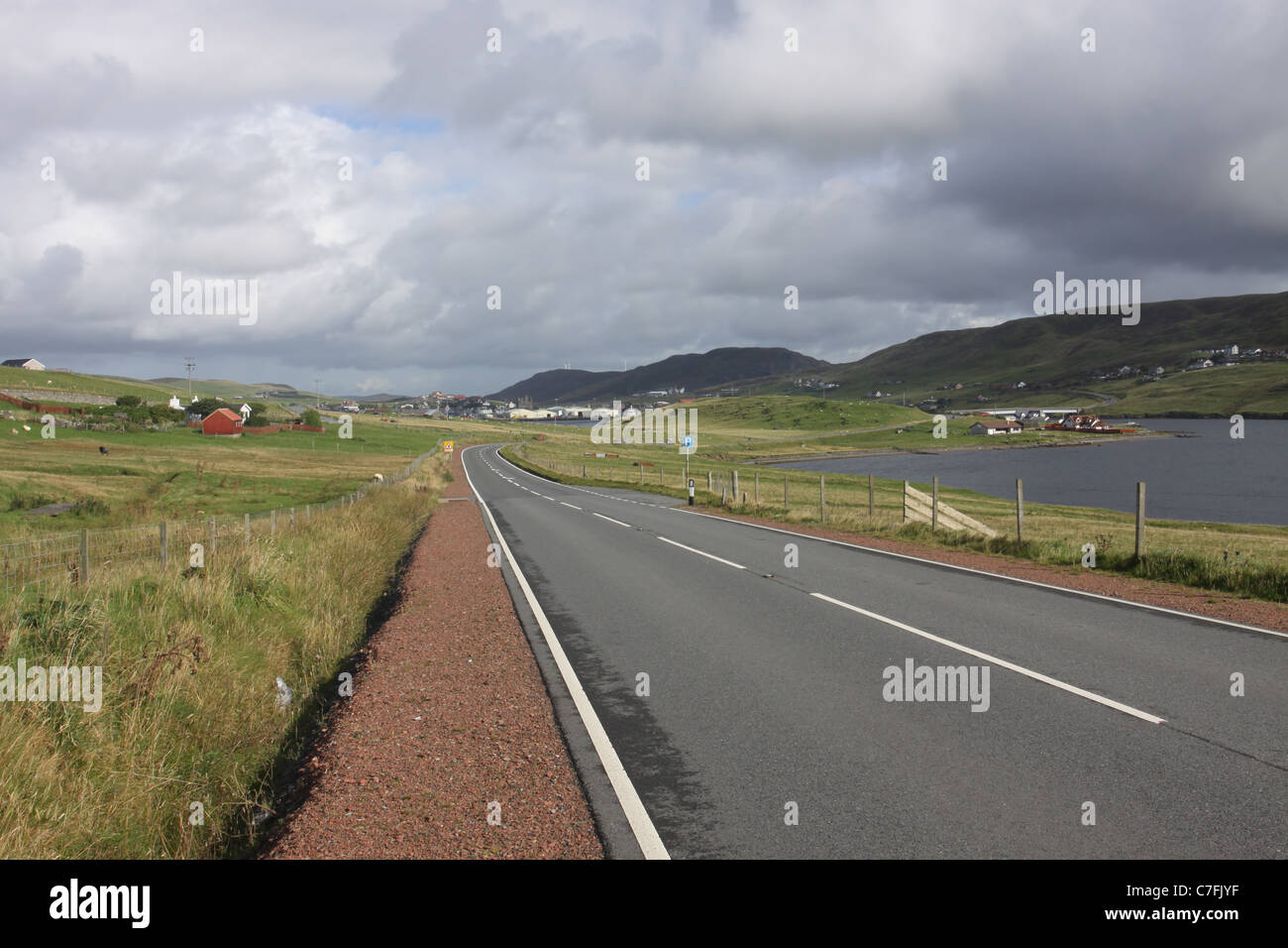 Straße auf Trondra führt nach Scalloway Shetland-Inseln Schottland September 2011 Stockfoto