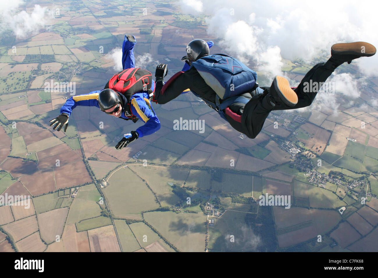 Zwei Fallschirmspringer im freien Fall Stockfoto