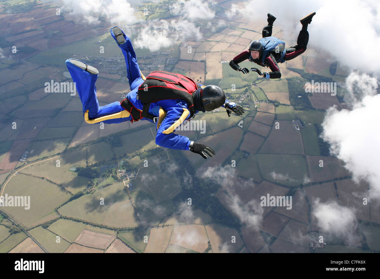 Zwei Fallschirmspringer im freien Fall Stockfoto
