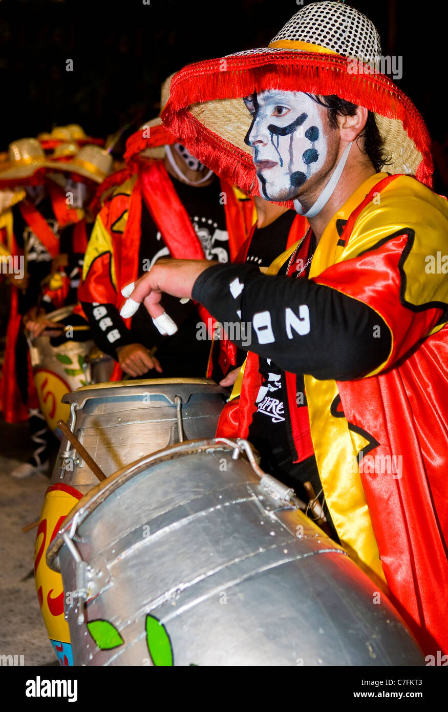 Nicht identifizierte Candombe-Trommler in der Montevideo jährliche Carnaval in Montevideo Uruguay Stockfoto