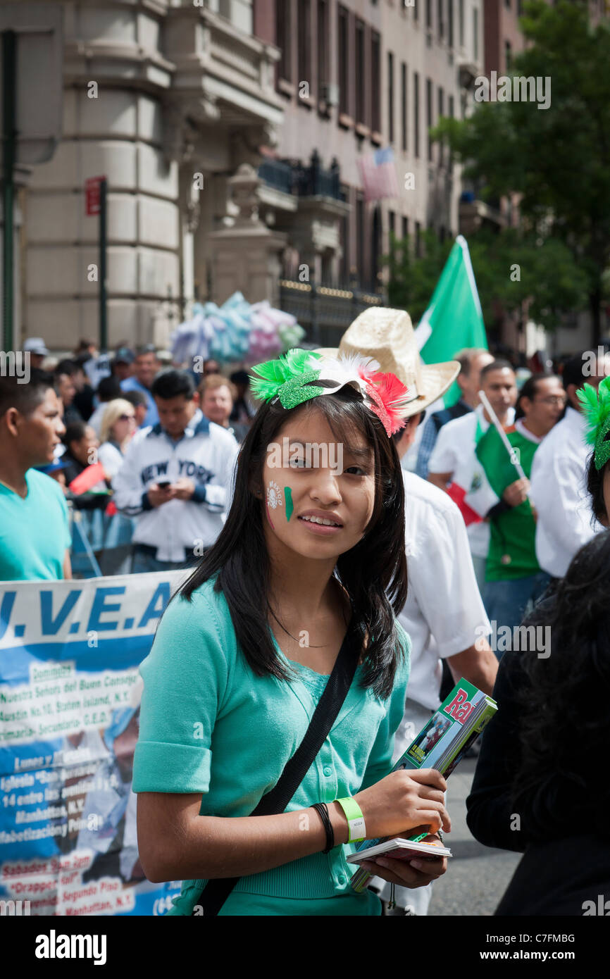 Mexican Americans sammeln auf der Madison Avenue in New York für die jährliche Parade der mexikanische Unabhängigkeitstag Stockfoto
