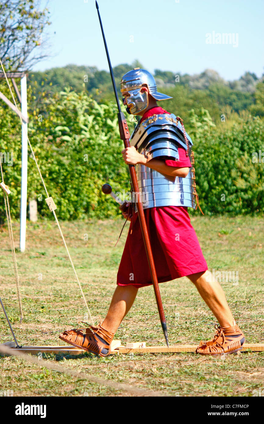 Römischer Soldat während der römischen zeigen in Andautonia, Pannonien (Ščitarjevo, Kroatien) Stockfoto