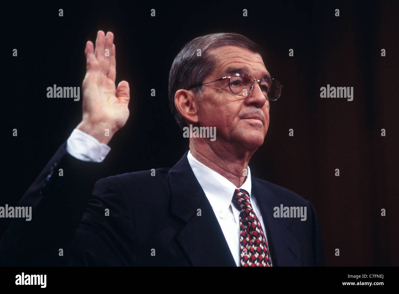 Donald Fowler, ehemaliger Vorsitzender der DNC, bezeugt in den Regierung Angelegenheiten Senatsausschuss Wahlkampffinanzierung in Washington, DC. Stockfoto