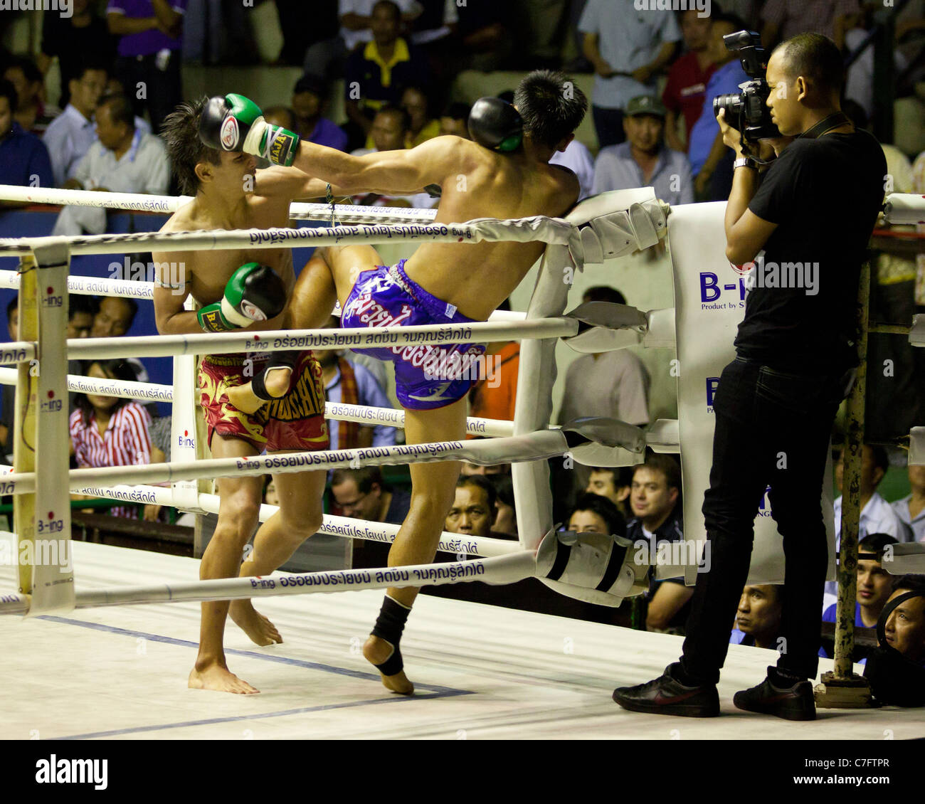 Muay Thai Boxkampf in Bangkok Stockfoto
