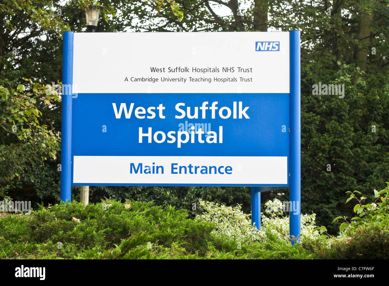 Ortseingangsschild für Klinikum West Suffolk in Bury St Edmunds. Stockfoto