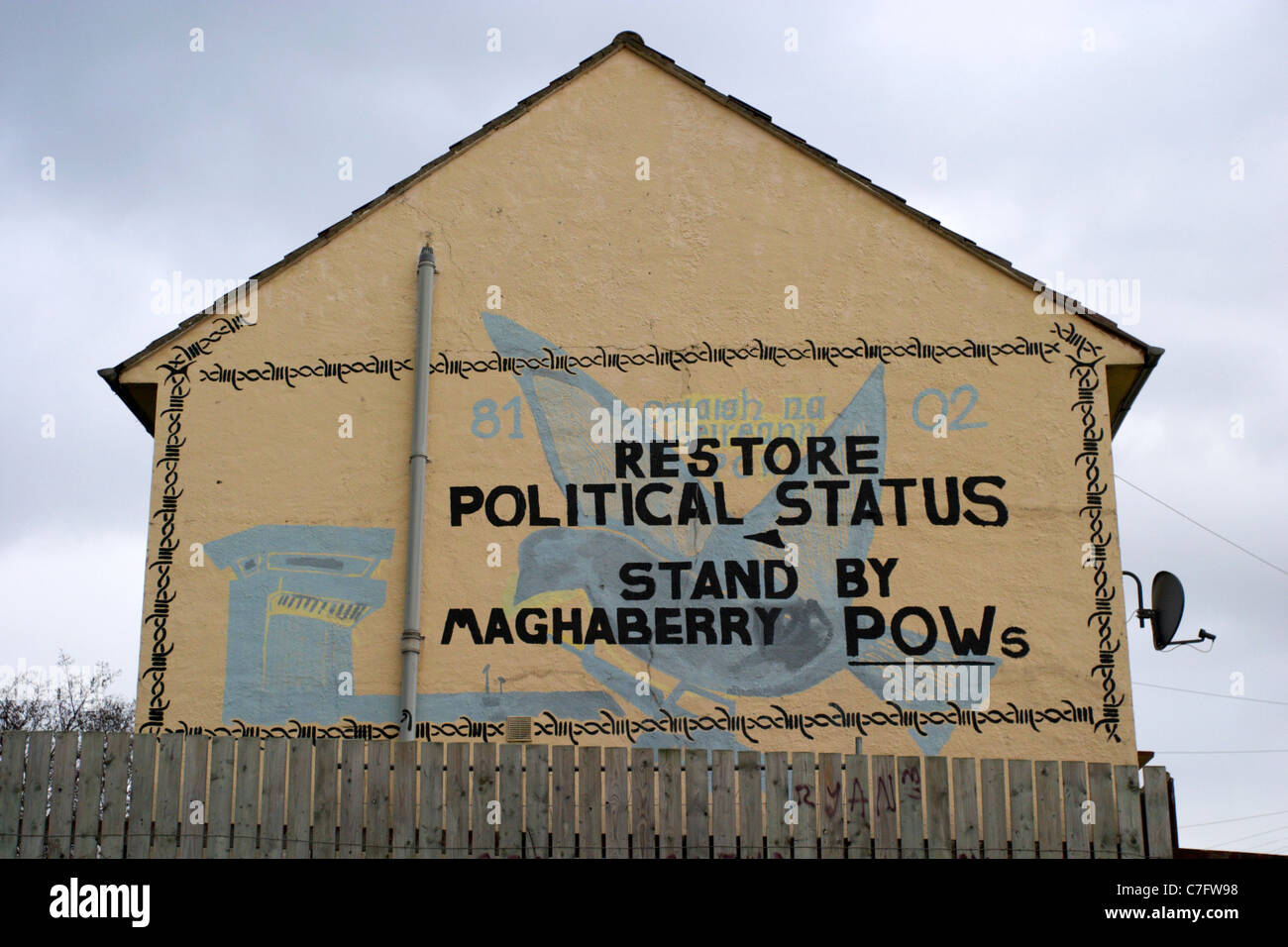 Wiederherstellen von politischen Status Maghaberry Kriegsgefangenen Gefangenen Republikaner Wand Wandmalerei West Belfast Nordirland Stockfoto