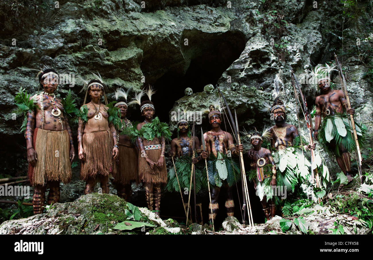 Die Papua Stamm der Jafi in traditioneller Kleidung, Schmuck und Färbung. Neue Insel Guinea, Indonesien. Stockfoto