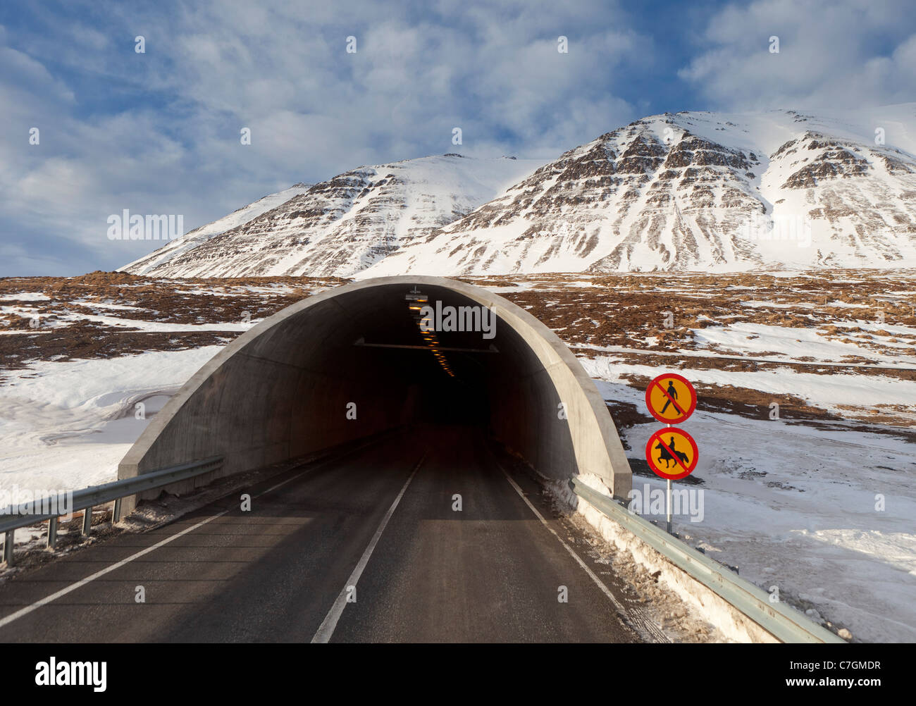 Tunnel Hedinsfjardargong Hedinsfjordur, Nordisland Stockfoto