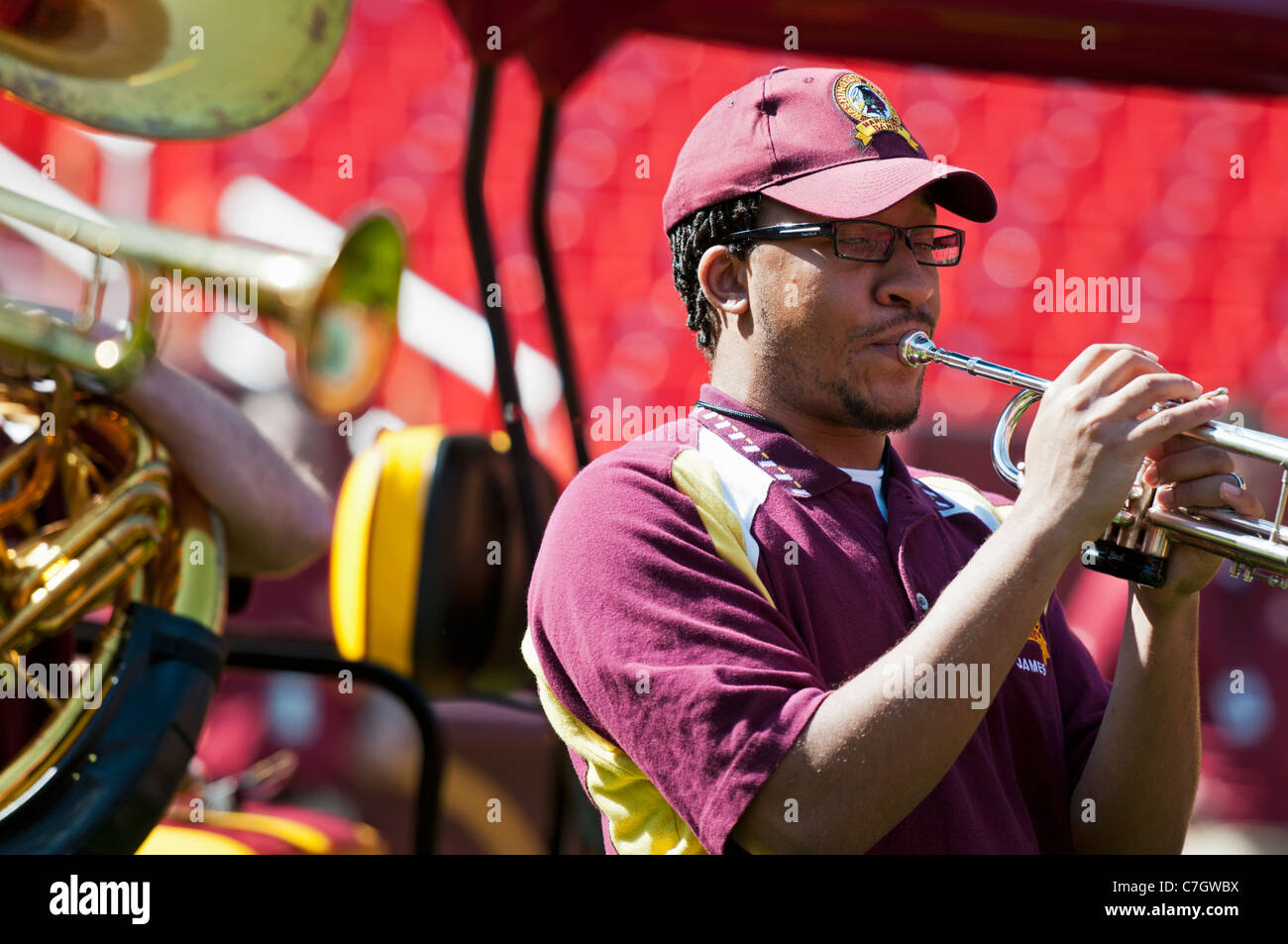 Trompeter mit den Washington Redskins Blaskapelle bei FedEx Field. Stockfoto