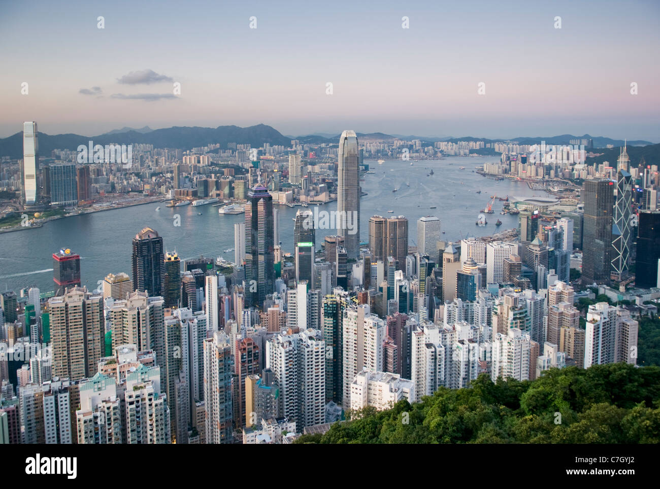 Die Aussicht auf Hong Kong Hafen vom Gipfel Stockfoto