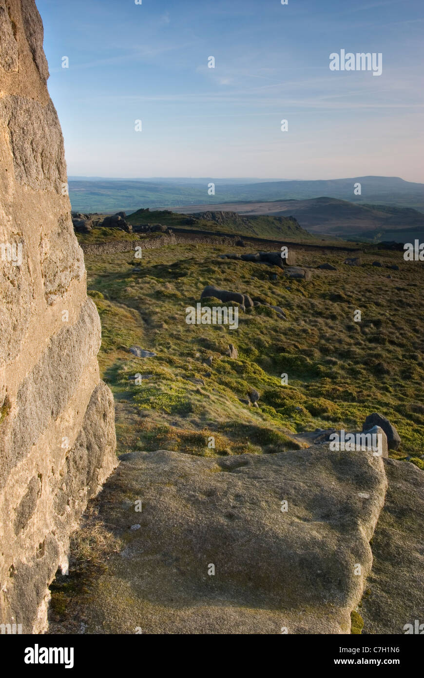 Pendle aus Cracoe Kriegerdenkmal Stockfoto