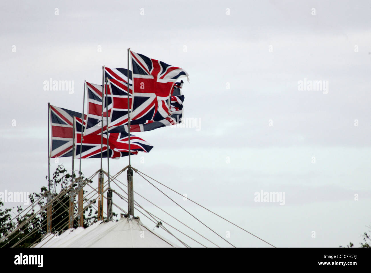 Eine Reihe von Union Jack-Flaggen. Stockfoto