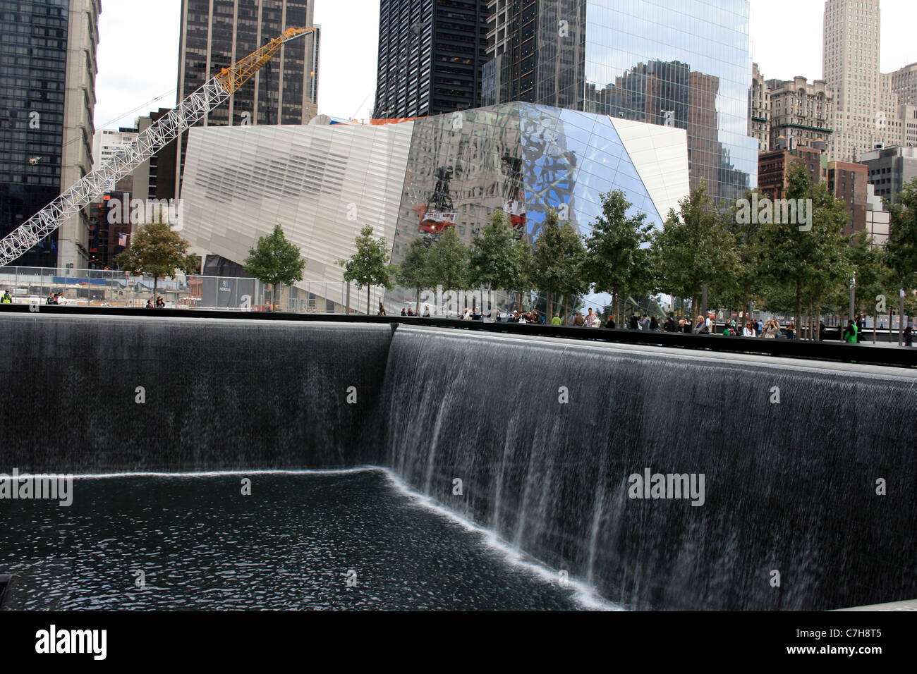 Wasserfälle in der 9/11-Gedenkstätte am Ground Zero. Stockfoto