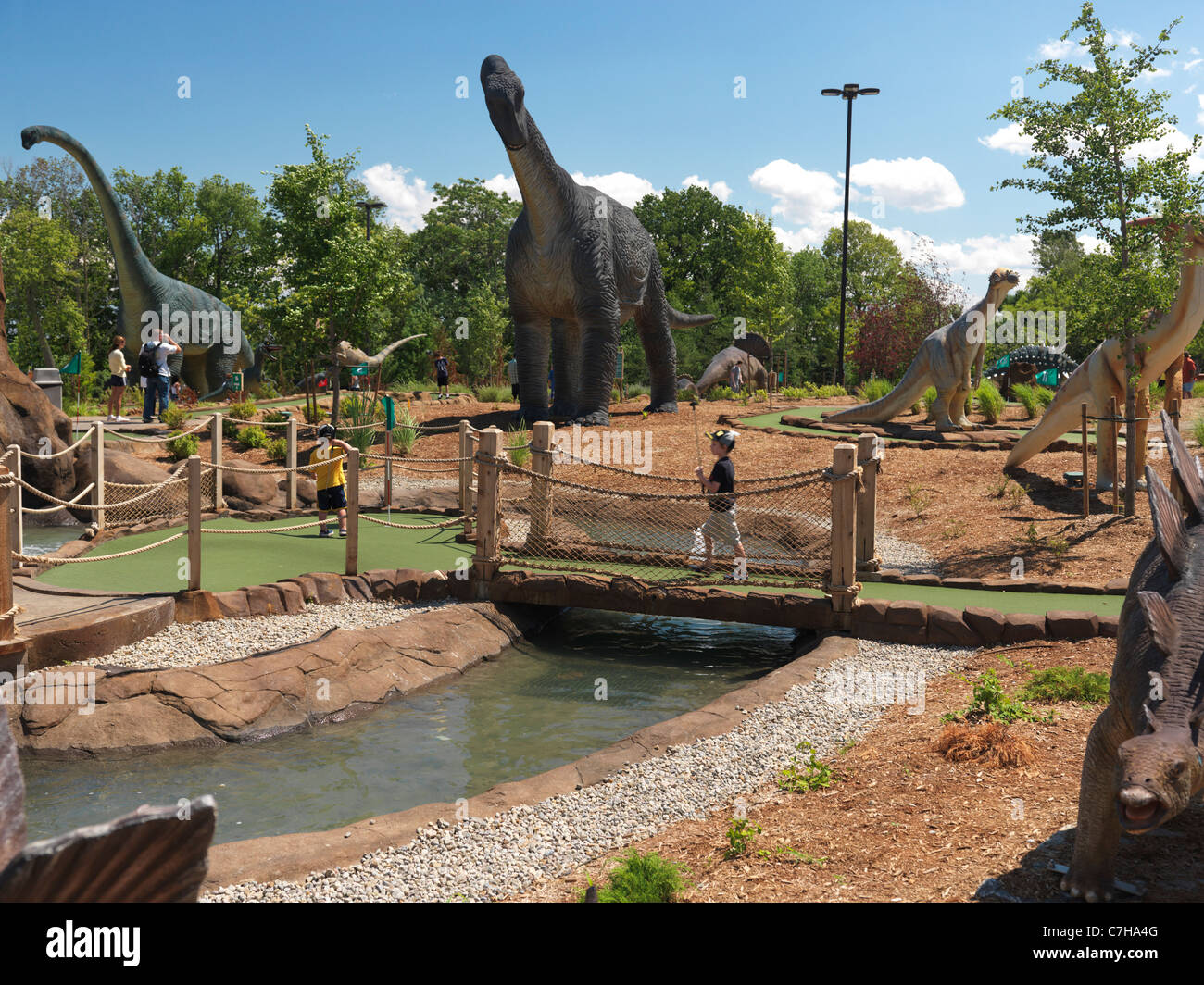 Dinosaur Adventure Golf Attraktion in Niagara Falls, Ontario, Kanada. Stockfoto