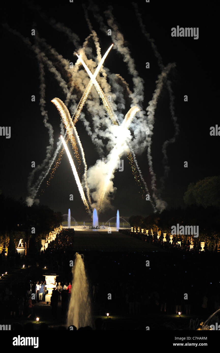 Grandes Eaux Nocturnes À Versailles, Brunnen Live show im Schlossgarten, Feuerwerk Stockfoto