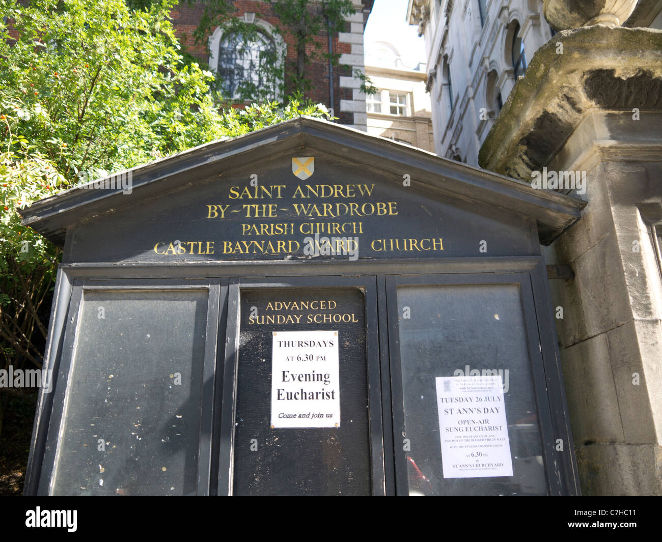 Schwarzes Brett für St. Andrews von der Garderobe in London, die Hauptstadt von England Stockfoto