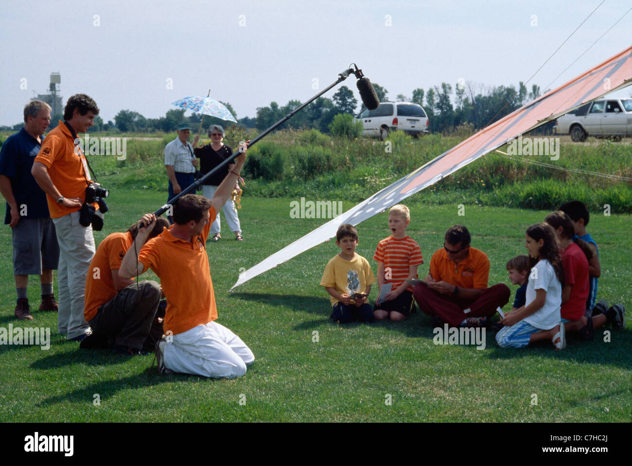 ULTRALEICHT FLUGZEUG FOLOWING SCHMETTERLING MIGRATION Stockfoto