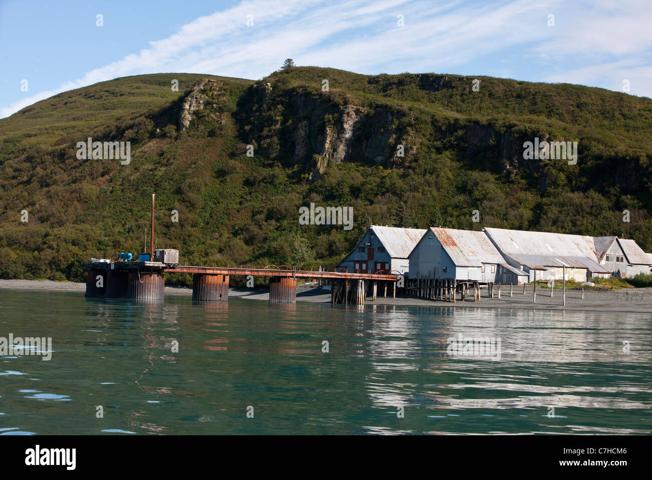 Snug Harbor Cannery, Chisik Island, Tuxedni Wildnis, Alaska Maritime National Wildlife Refuge, Alaska, Vereinigte Staaten Stockfoto