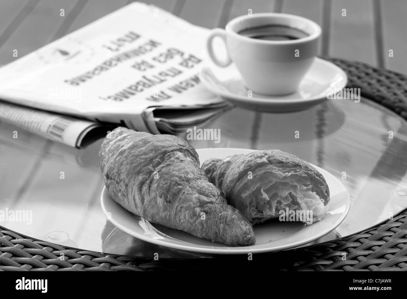 Kaffee Croissant-Frühstück Stockfoto