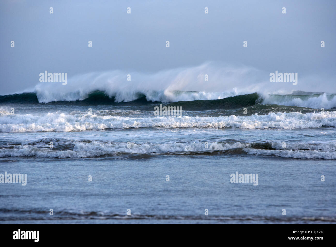 Nordatlantik Wellen brechen sich am Benone strand Beach County Derry Londonderry Nordirland Vereinigtes Königreich Stockfoto