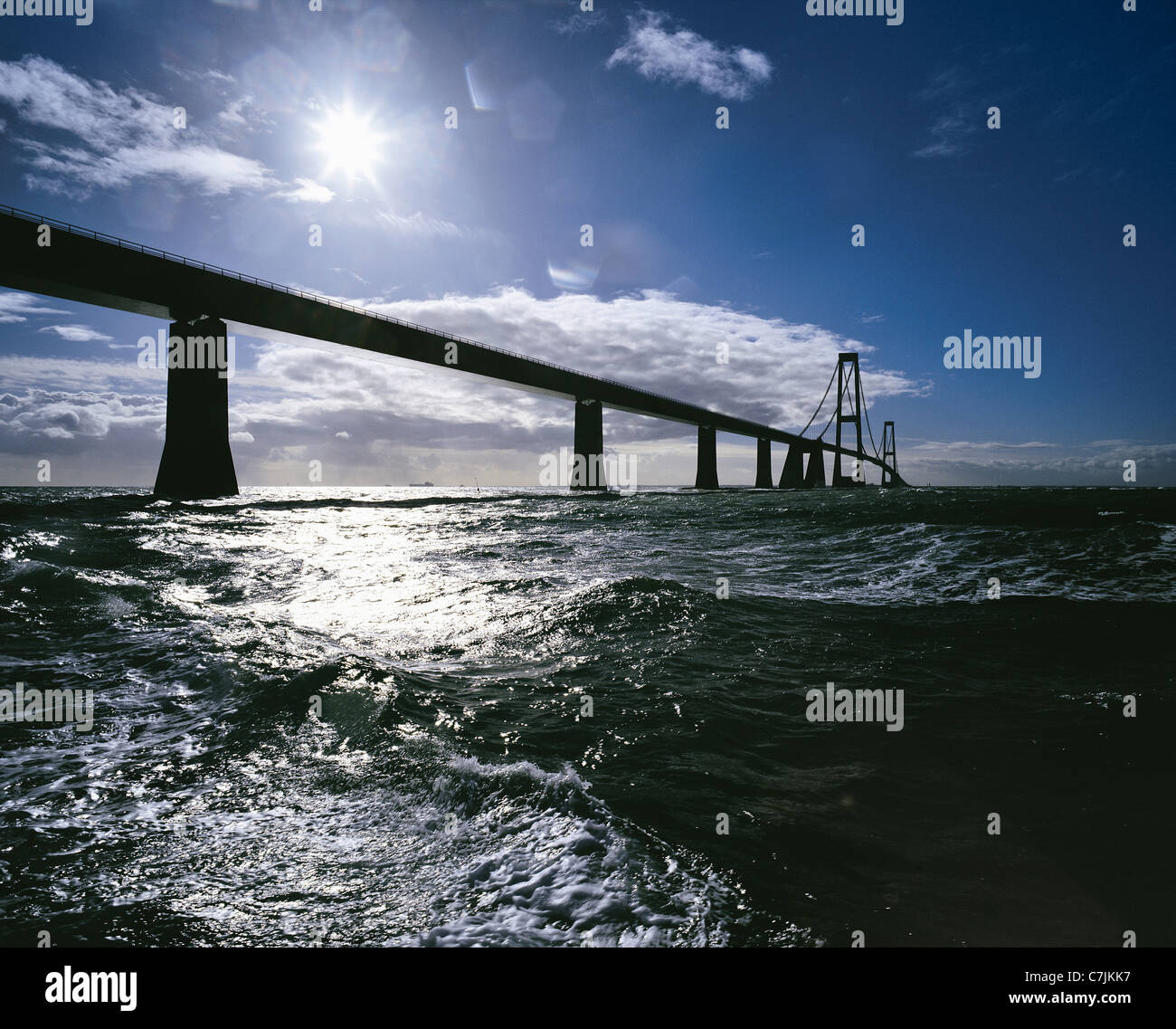 Great Belt Bridge spanning Ozean Stockfoto