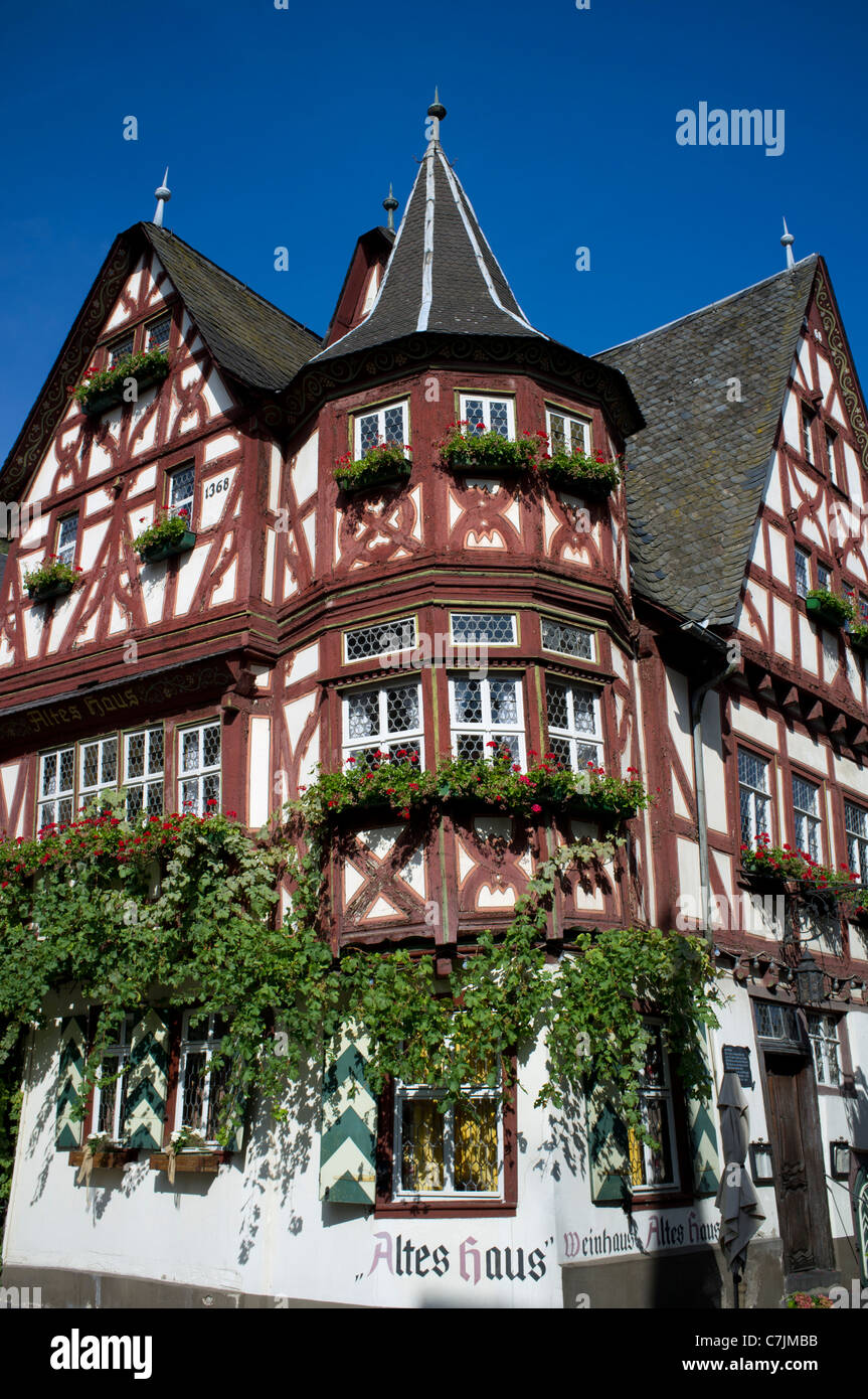 Alt Altes Haus Fachwerk historischen Wahrzeichen in Bacharach im Rheinland am Rhein Deutschland Stockfoto