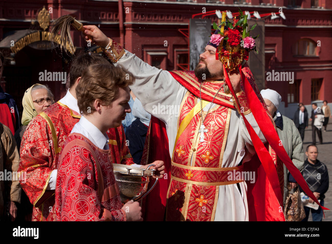 Ostern feiern außerhalb Kathedrale unserer lieben Frau von Kazan auf dem Roten Platz in Moskau, Russland. Stockfoto