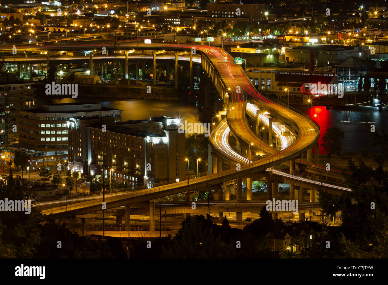 Die Stadt Portland Licht Loipen auf Marquam Autobahn bei Nacht Stockfoto