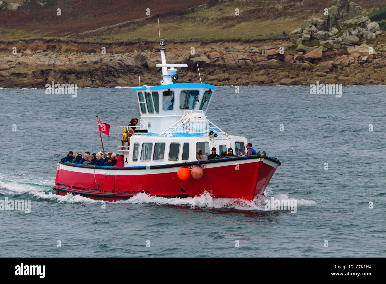 Touristen zurück zu Hugh Town auf Str. Marys Isles of Scilly auf einer Inter-Insel-Boot. Stockfoto