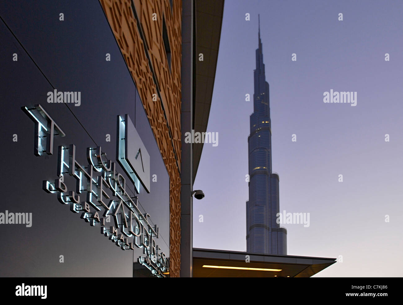 Sign THE ADDRESS DUBAI MALL, neben der Dubai Mall, das größte Einkaufszentrum der Welt, Downtown Burj Dubai, Dubai, Vereinigte Arabische Stockfoto