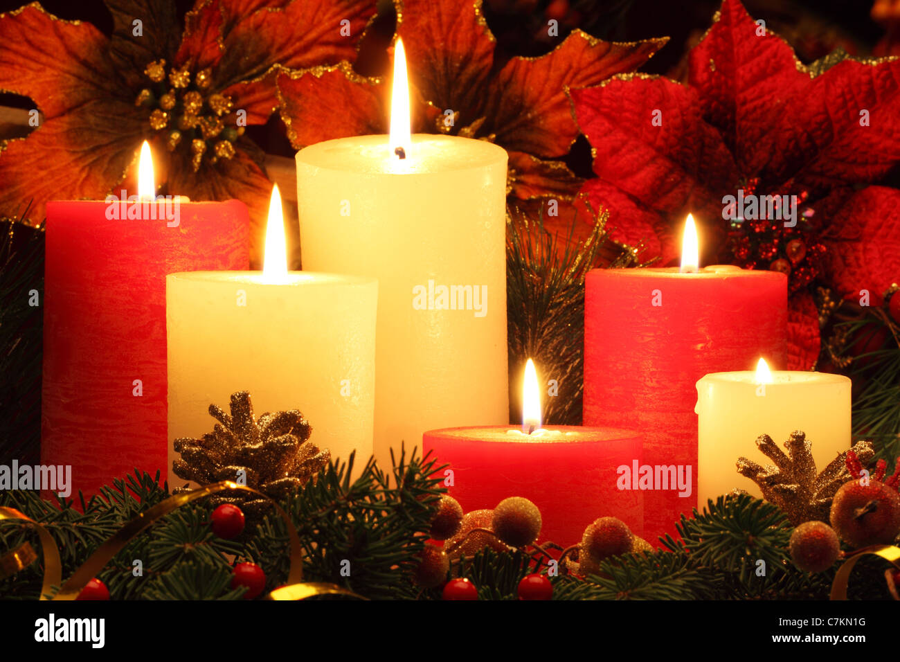 Weihnachtliche kerzen -Fotos und -Bildmaterial in hoher Auflösung – Alamy