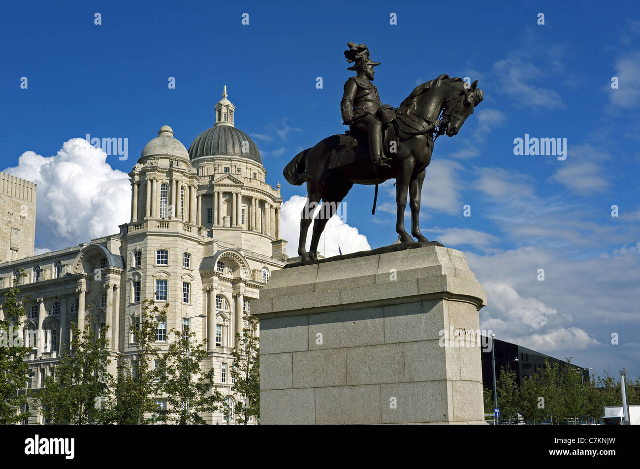 Statue von König Edward V11 außerhalb der Mersey Docks und Harbour Board bauen, Liverpool, England, UK, Großbritannien Stockfoto