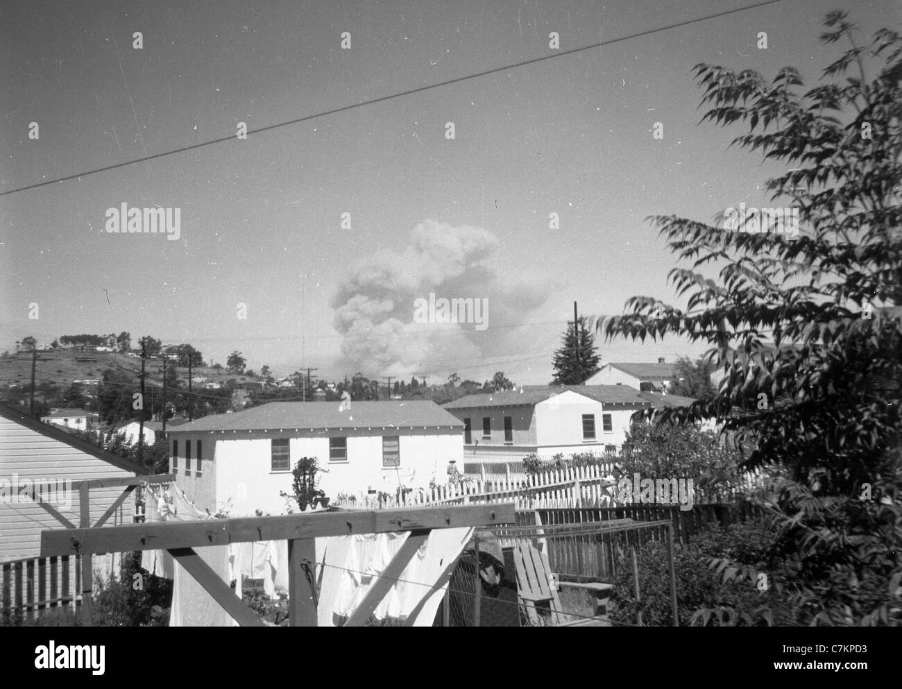 Rauch vom Feuer in der Ferne südliche Kalifornien Nachbarschaft Stockfoto