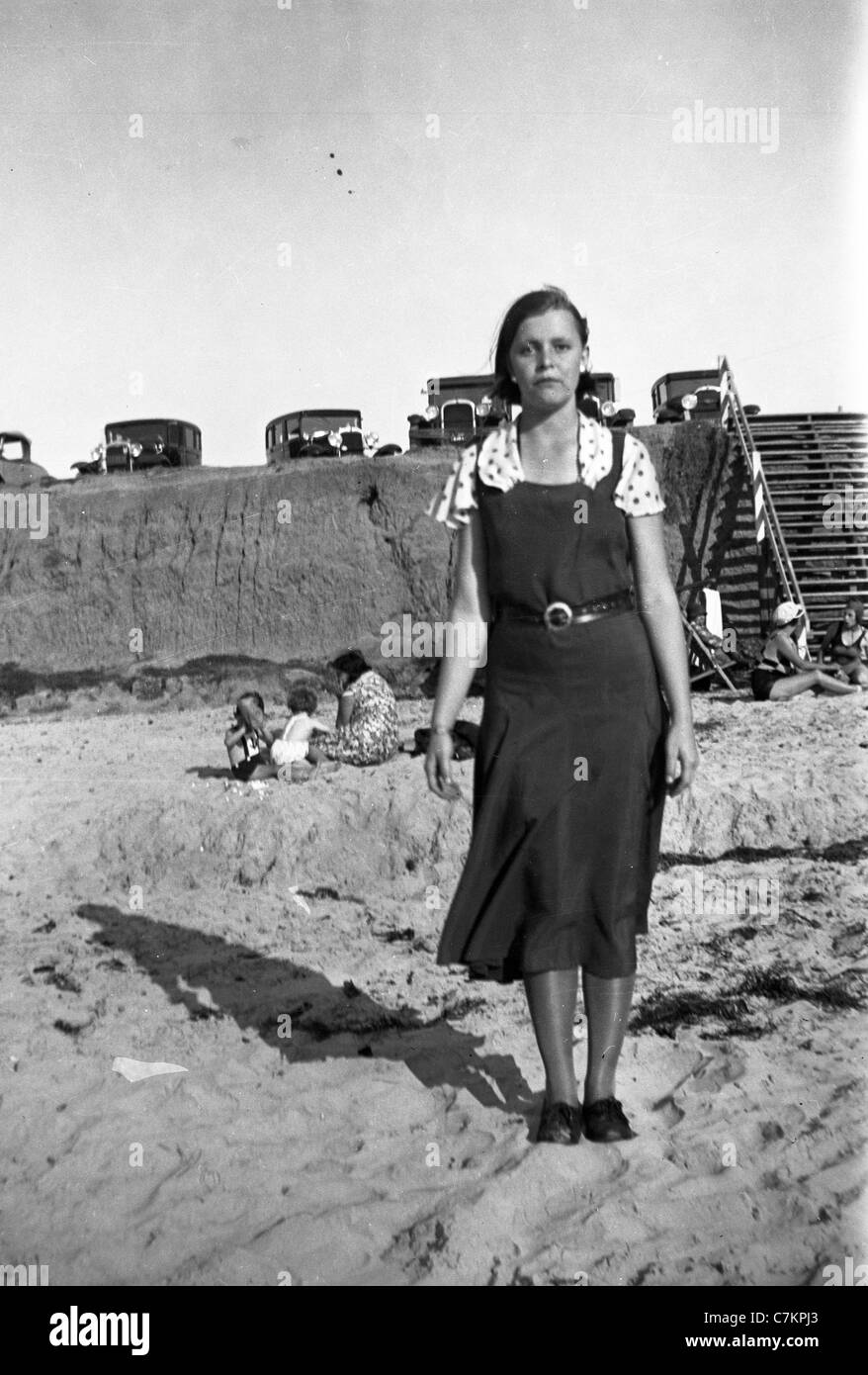 modebewusste Frau California beach 1930er Jahren Los Angeles nicht Lächeln Depressionszeit Stockfoto