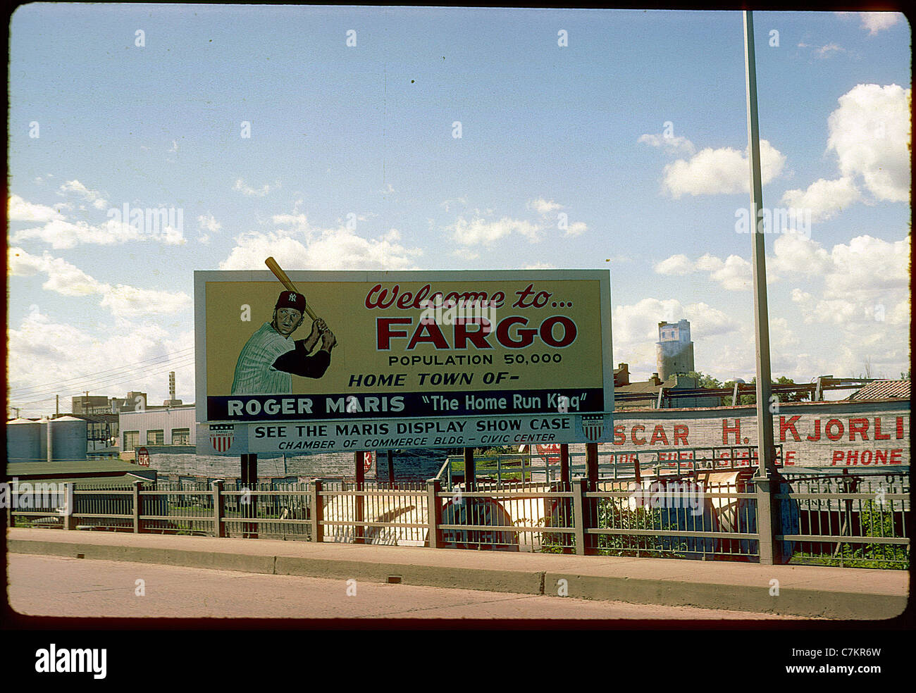 Plakat-roger Maris 1950er Jahre Fargo North Dakota Stadtbild Werbung Farbe Baseball Sport Homerun König MLB Major League Stockfoto