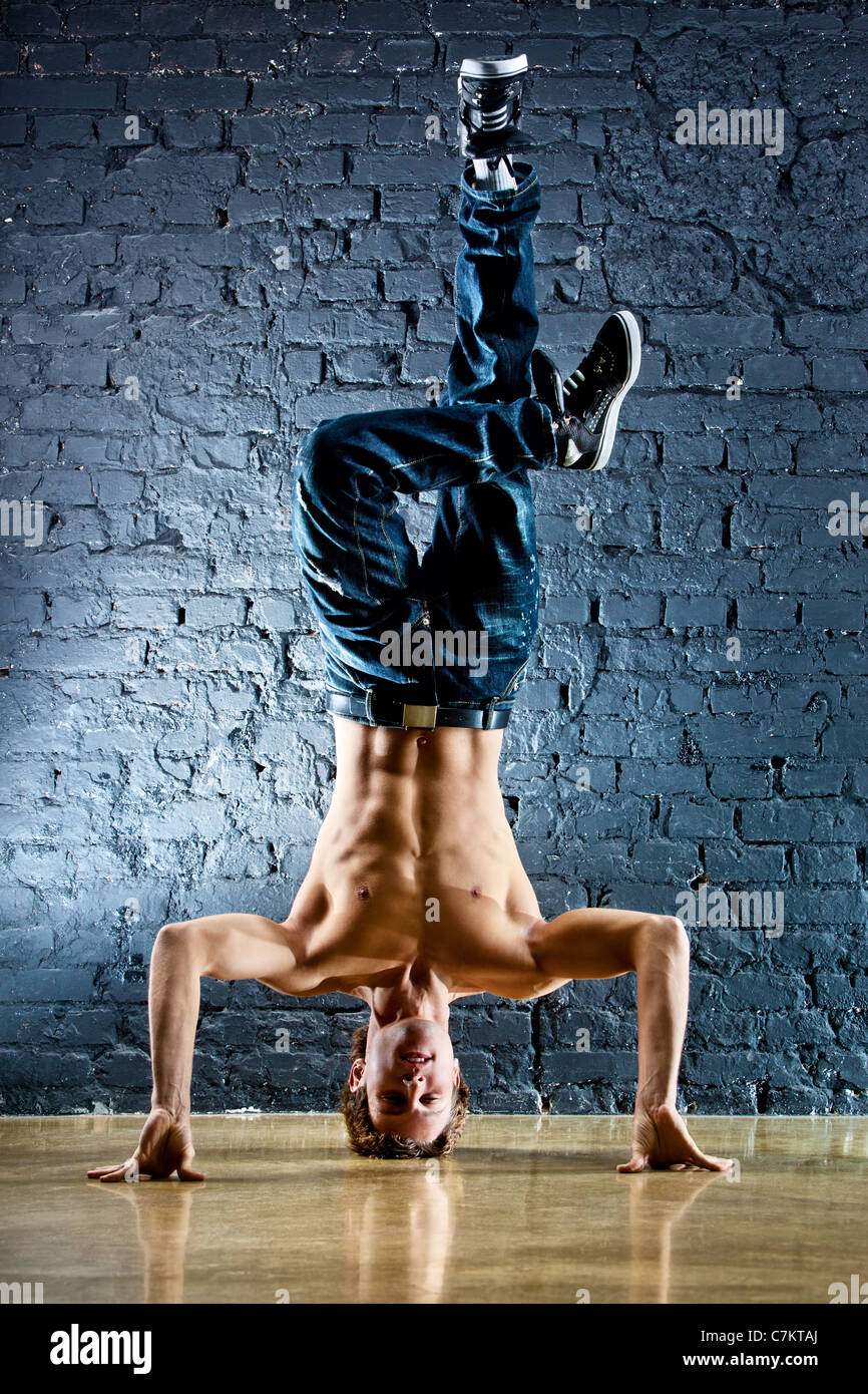 Starken Jüngling Breakdance. Stockfoto