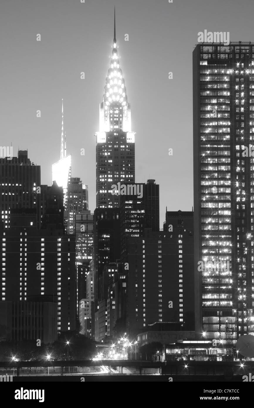 Skyline von New York in der Nacht, Midtown Manhattan Stockfoto