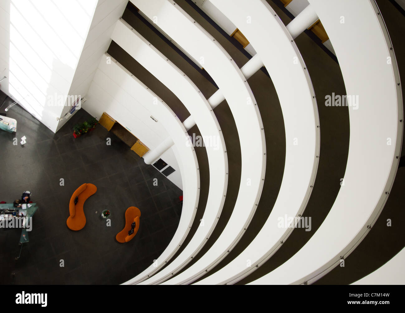 St Davids Hotel Atrium und in der Lobby, Cardiff Bay Stockfoto