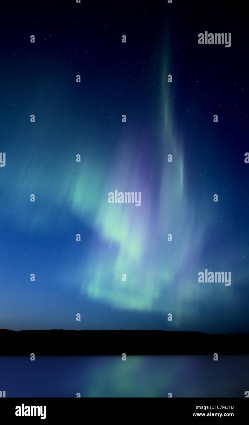 Northern Lights Saskatchewan Kanada Aurora Borealis See Spiegelung Stockfoto