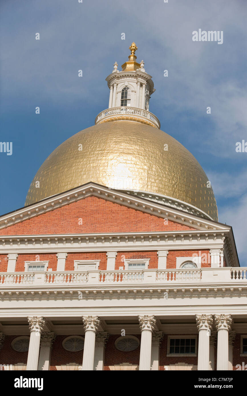 Niedrigen Winkel Blick auf ein Regierungsgebäude, Massachusetts State Capitol, Beacon Hill, Boston, Massachusetts, USA Stockfoto