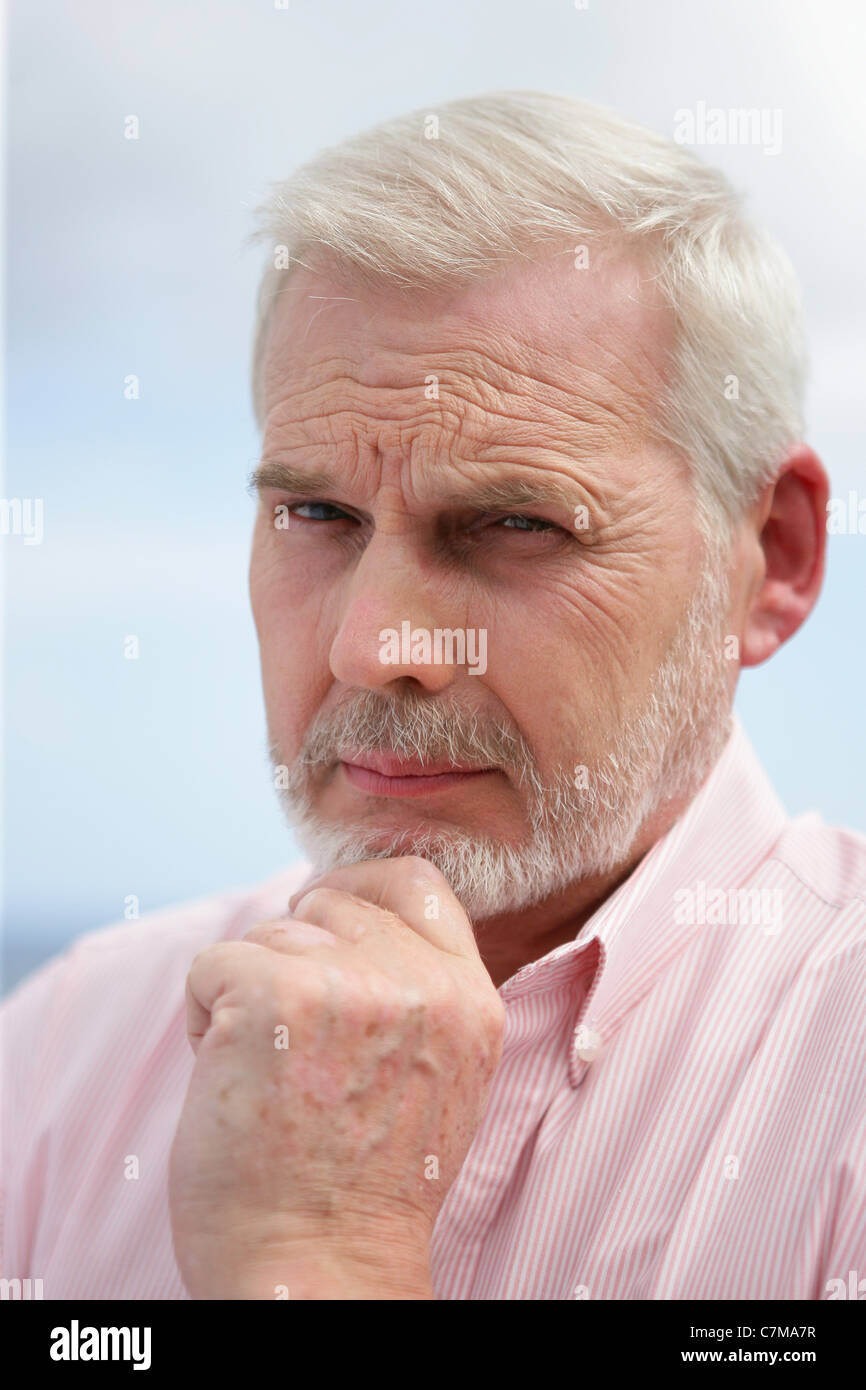 Nachdenklich Greis Stockfoto